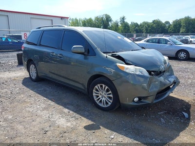 5TDYK3DC9DS****** · 2013 TOYOTA SIENNA XLE V6 8 PASSENGER