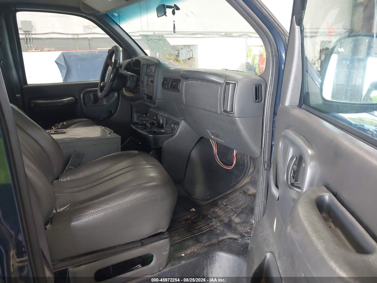 2002 CHEVROLET EXPRESS · 5/11