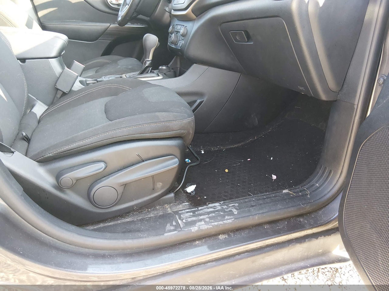 2016 JEEP CHEROKEE LATITUDE · 5/11