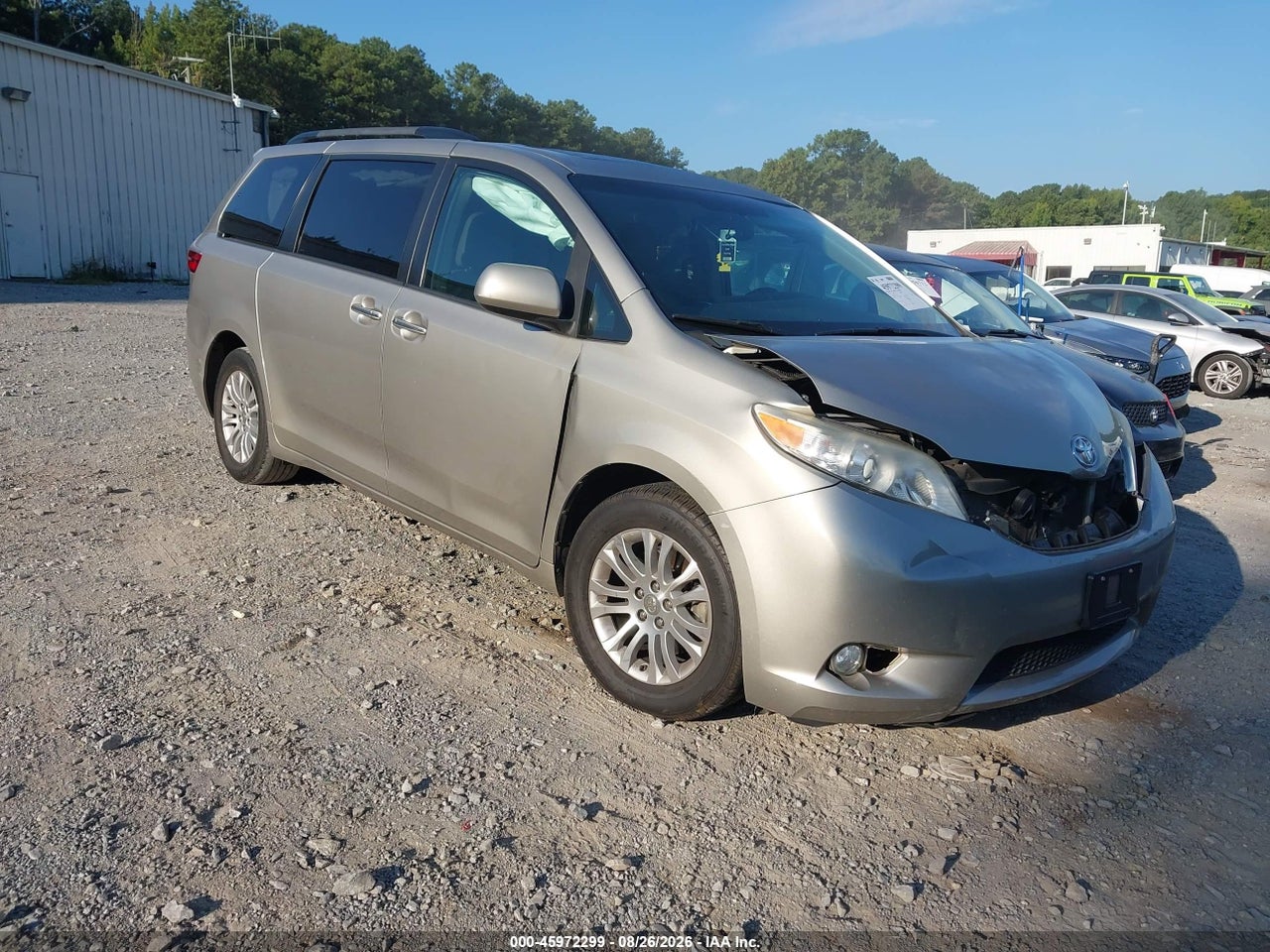 5TDYK3DC1GS****** · 2016 TOYOTA SIENNA XLE 8 PASSENGER