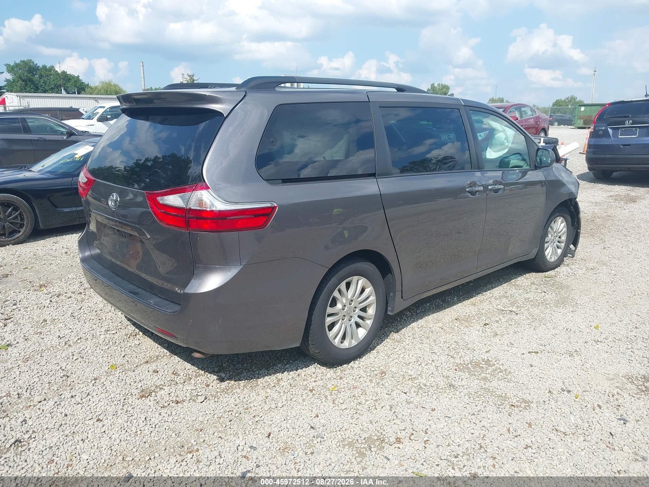 2015 TOYOTA SIENNA XLE 8 PASSENGER · 4/11