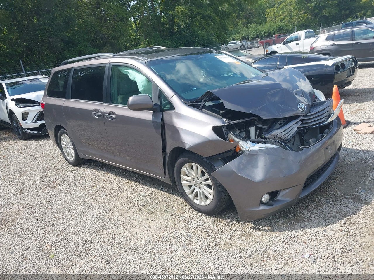 2015 TOYOTA SIENNA XLE 8 PASSENGER