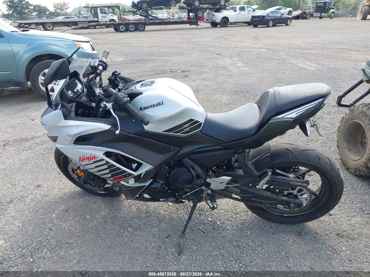 2026 KAWASAKI EX650 P · 2/11