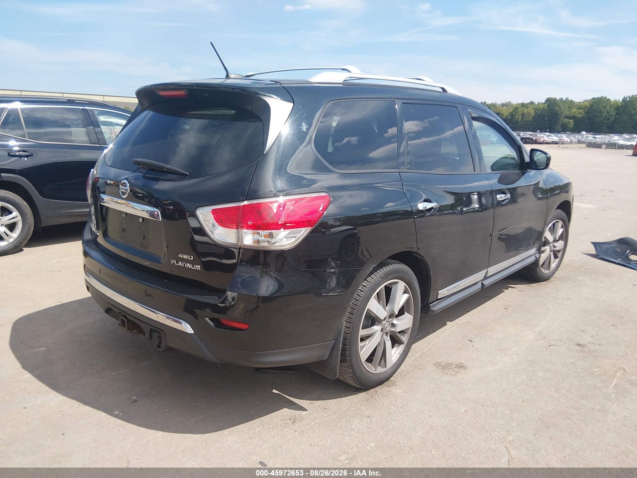 2013 NISSAN PATHFINDER PLATINUM · 4/11
