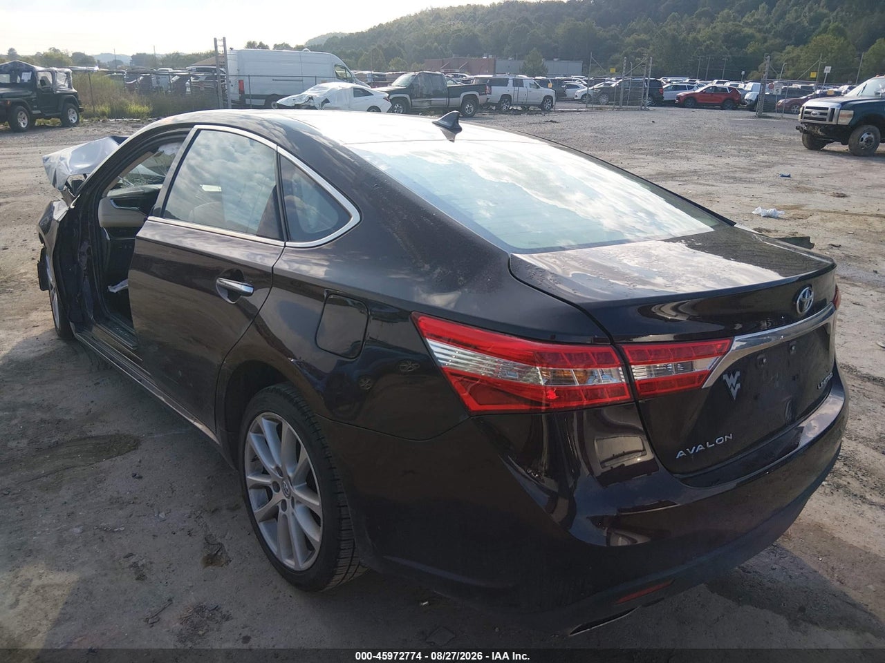 2013 TOYOTA AVALON LIMITED · 3/10