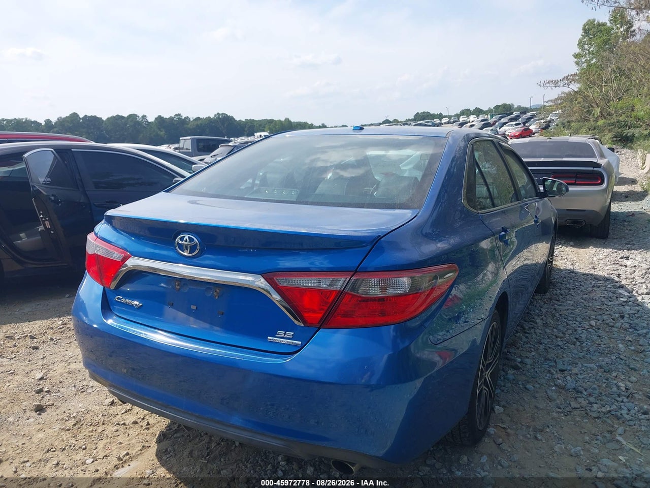2016 TOYOTA CAMRY SE · 4/11