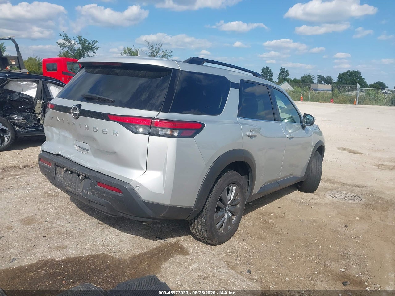 2025 NISSAN PATHFINDER SV FWD · 4/10
