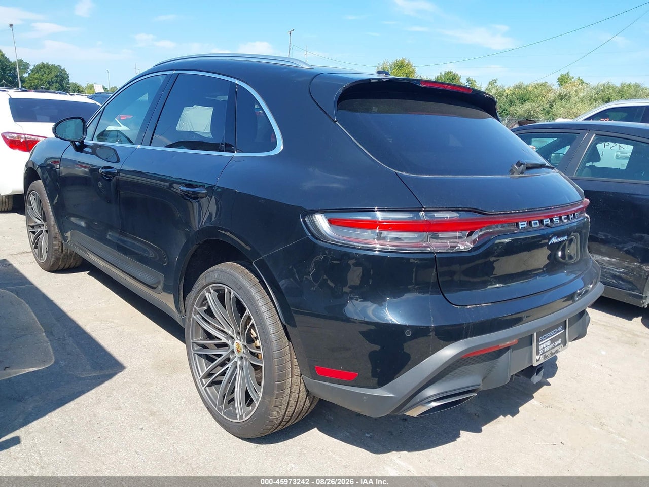 2025 PORSCHE MACAN T · 3/11