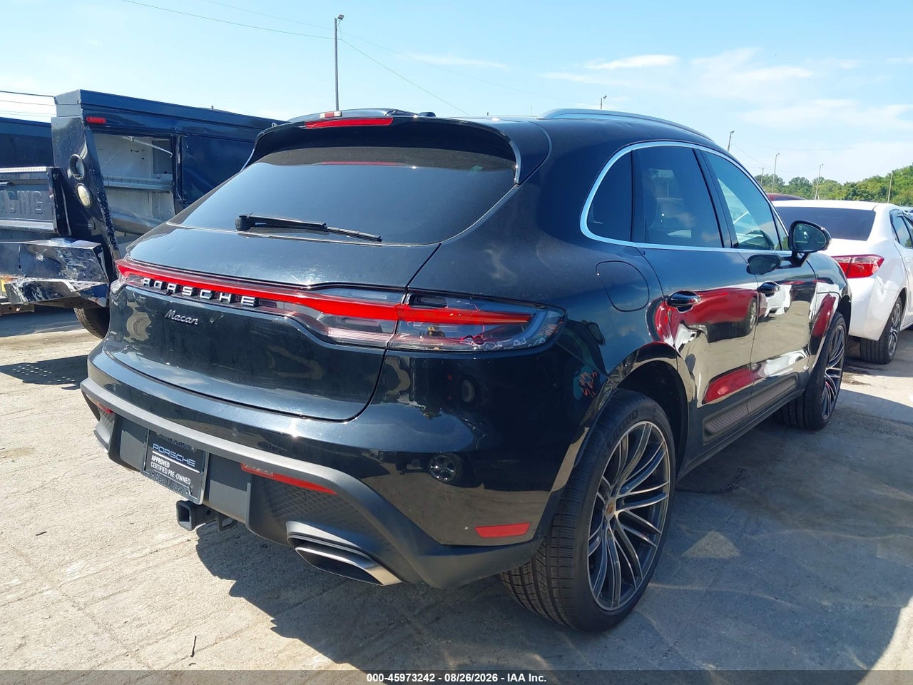 2025 PORSCHE MACAN T · 4/11