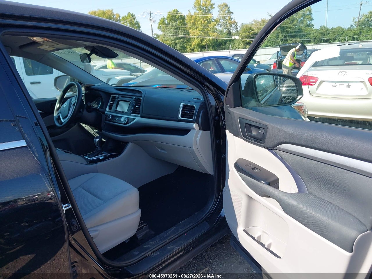 2019 TOYOTA HIGHLANDER HYBRID LE · 5/11