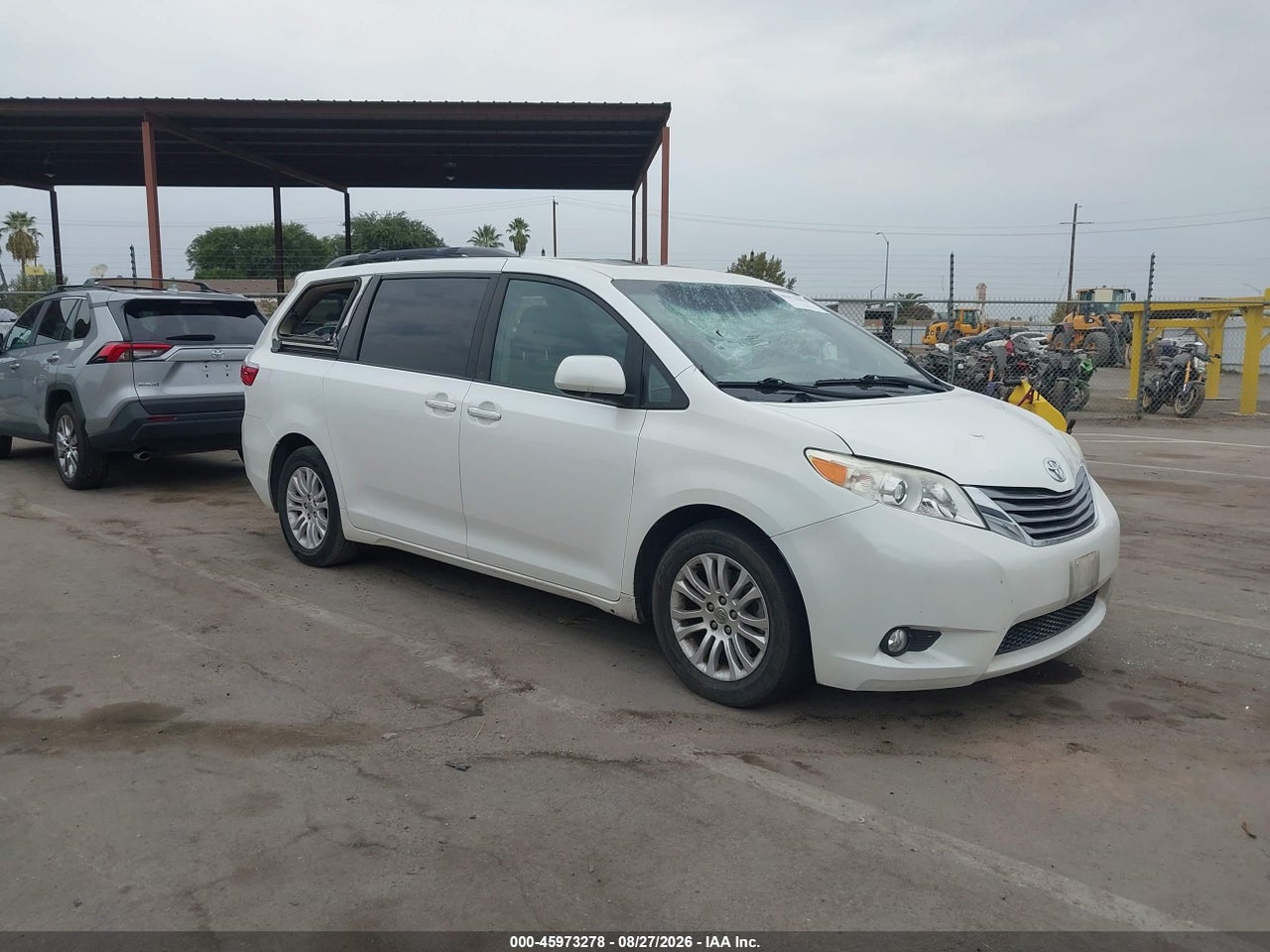 5TDYK3DC0FS****** · 2015 TOYOTA SIENNA XLE 8 PASSENGER