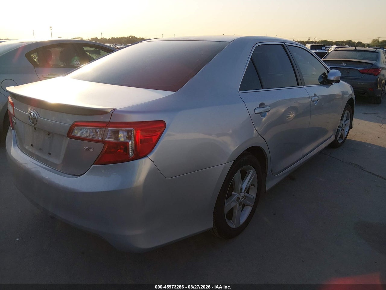 2012 TOYOTA CAMRY SE · 4/11