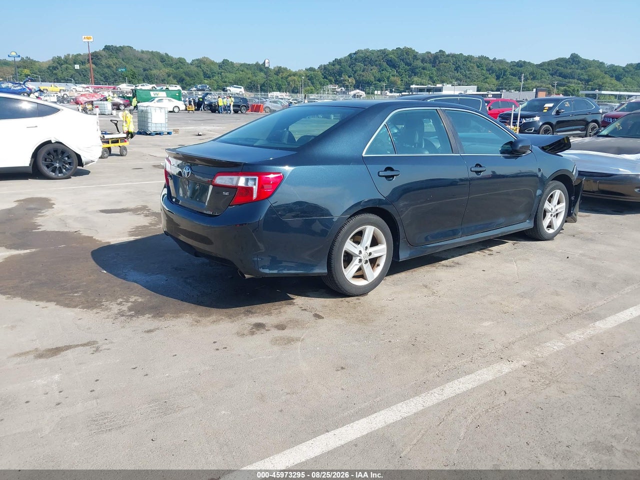2014 TOYOTA CAMRY SE · 4/11