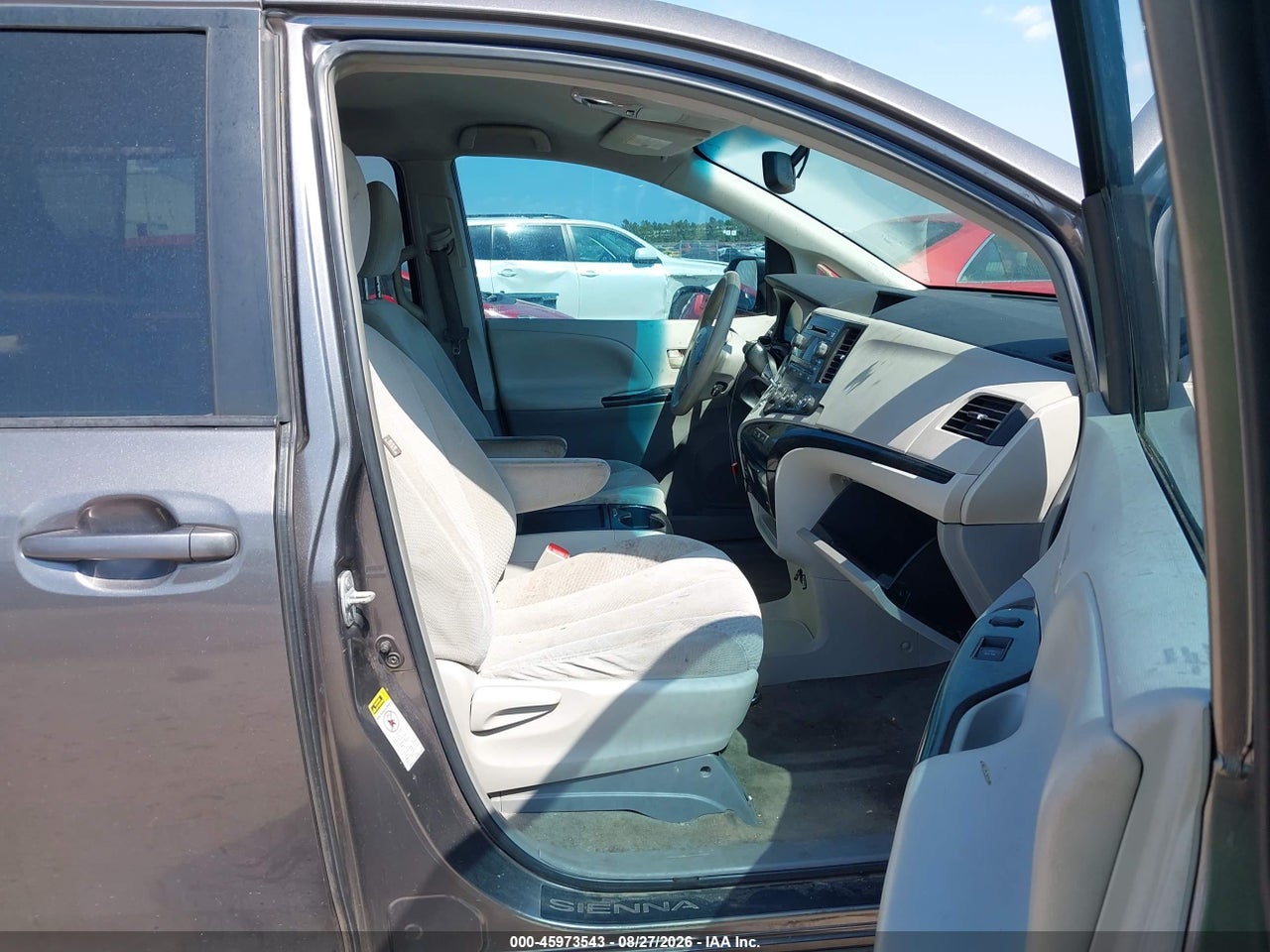 2011 TOYOTA SIENNA LE V6 · 5/11