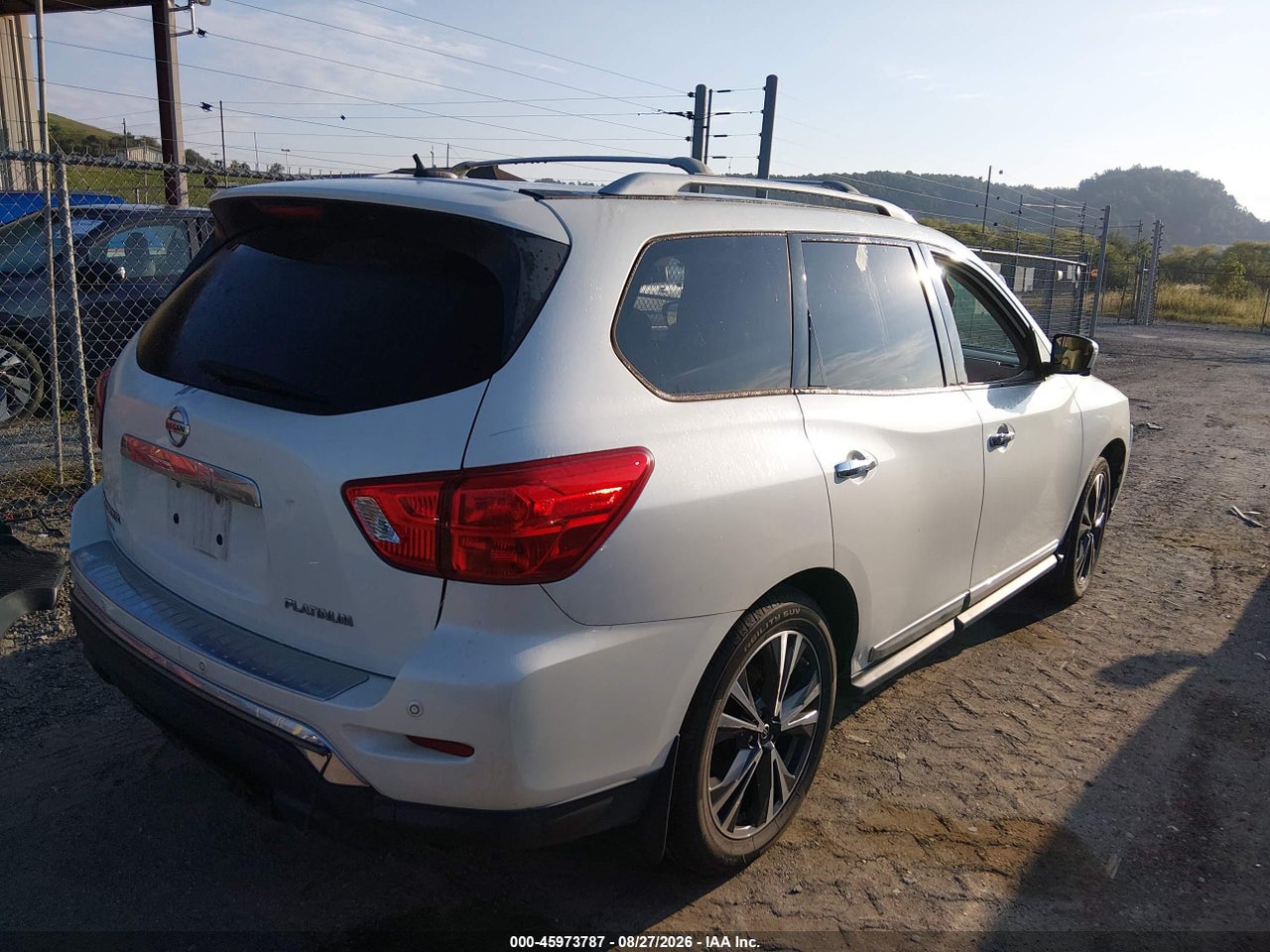 2017 NISSAN PATHFINDER PLATINUM · 4/11