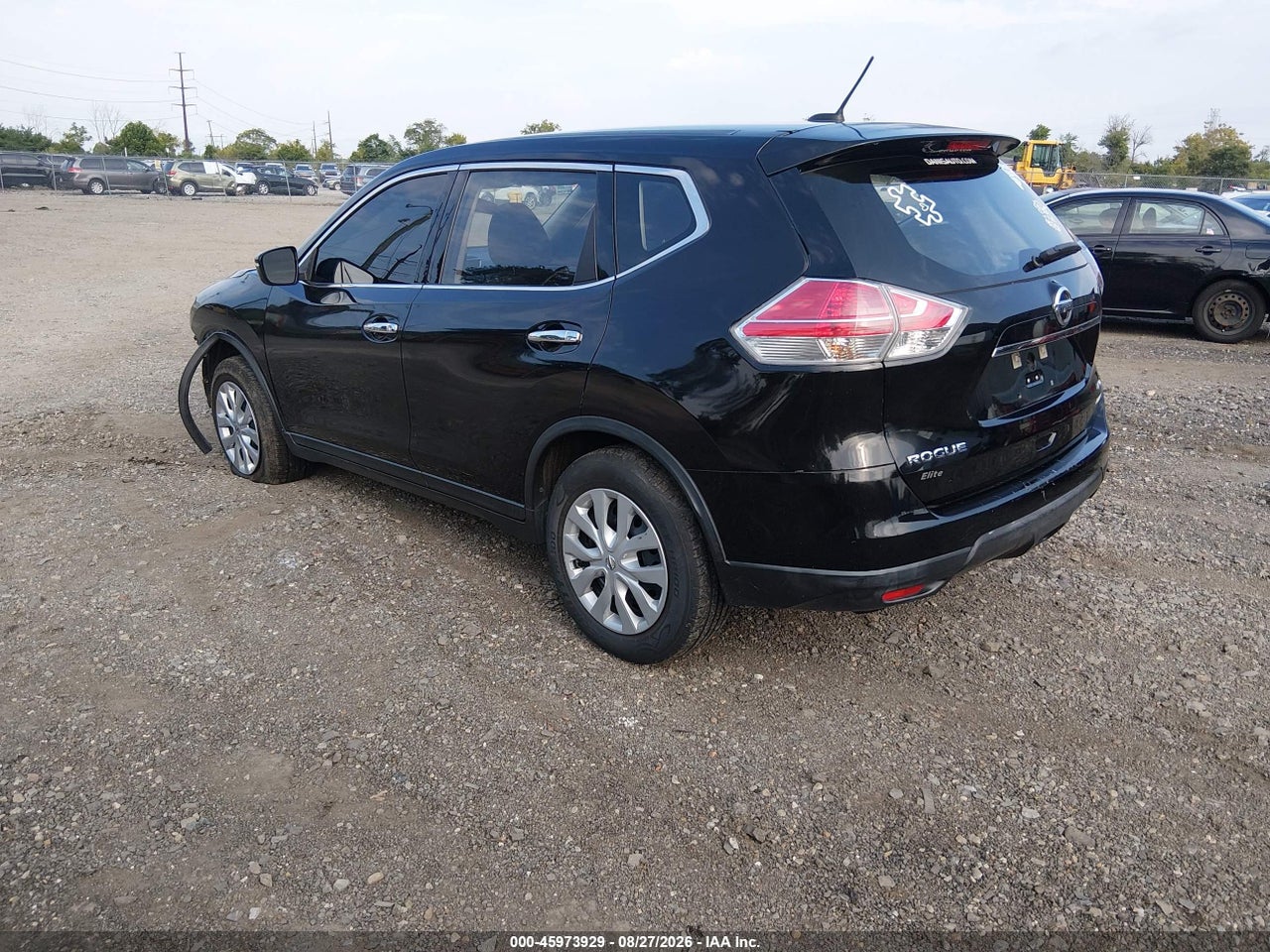 2015 NISSAN ROGUE S · 3/11
