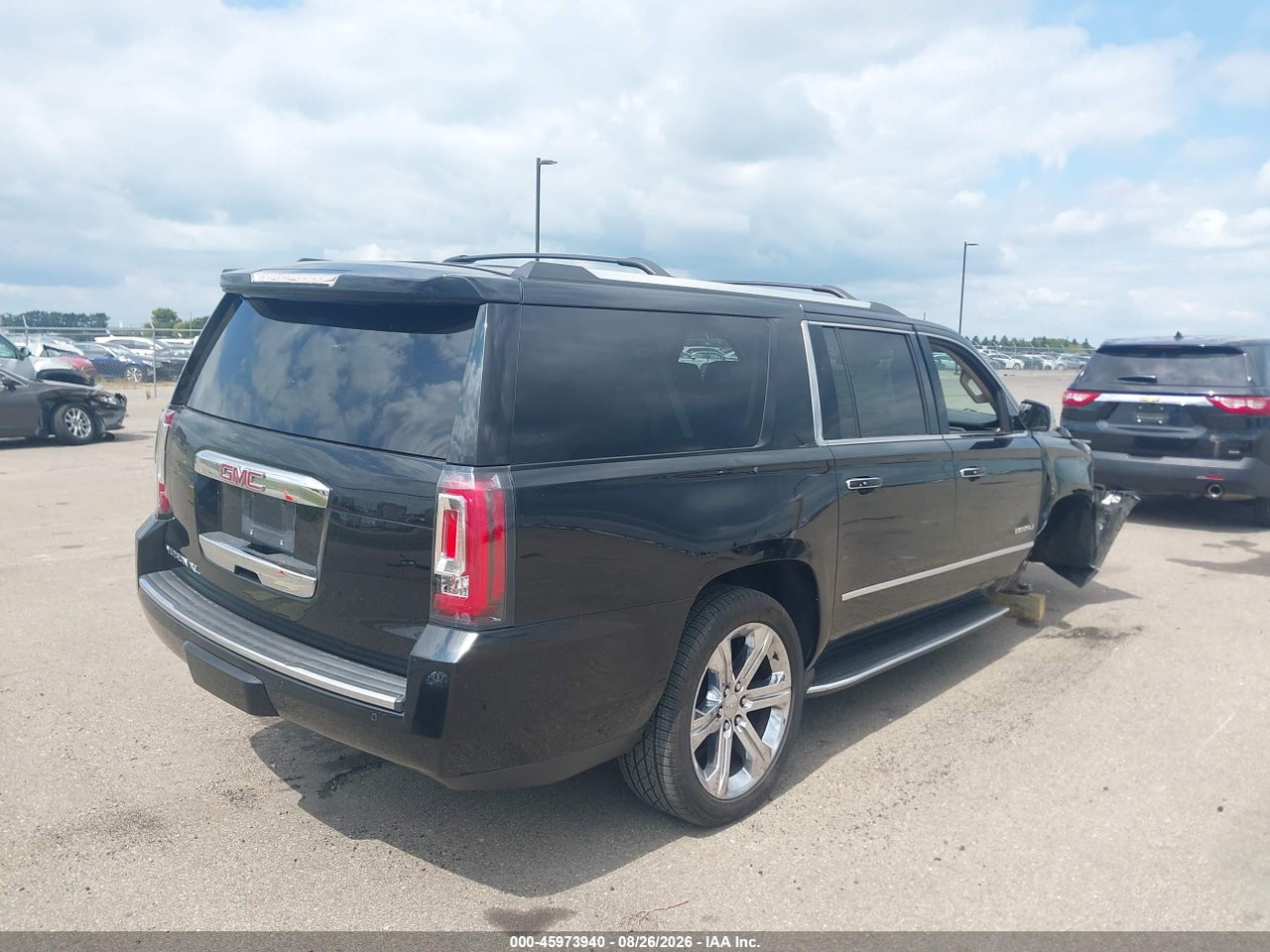 2015 GMC YUKON XL 1500 DENALI · 4/10