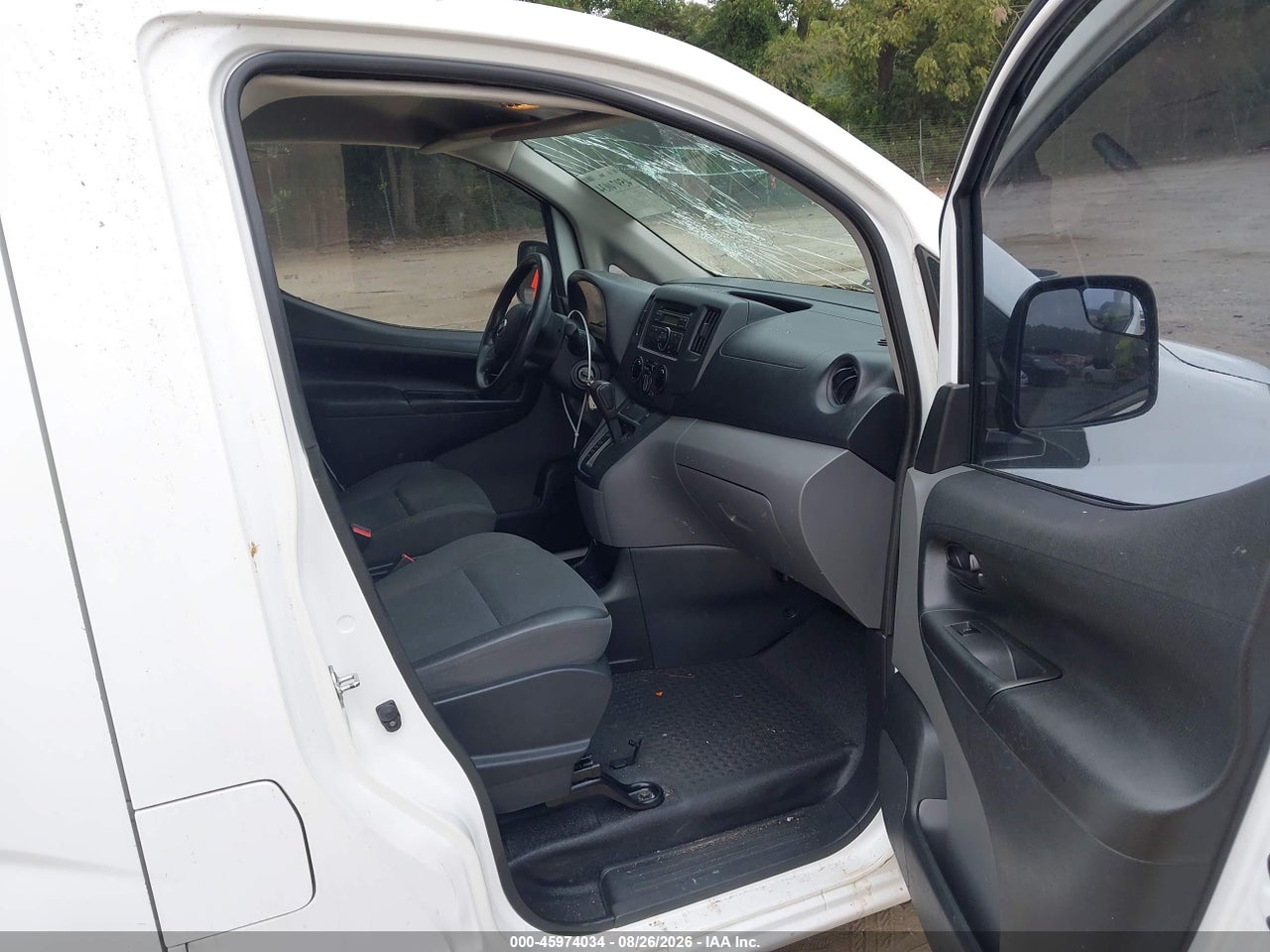 2015 NISSAN NV200 S · 5/11