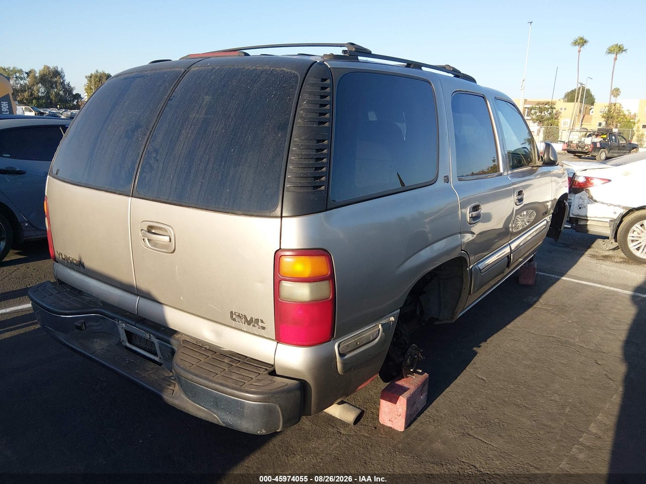 2002 GMC YUKON SLE · 4/10