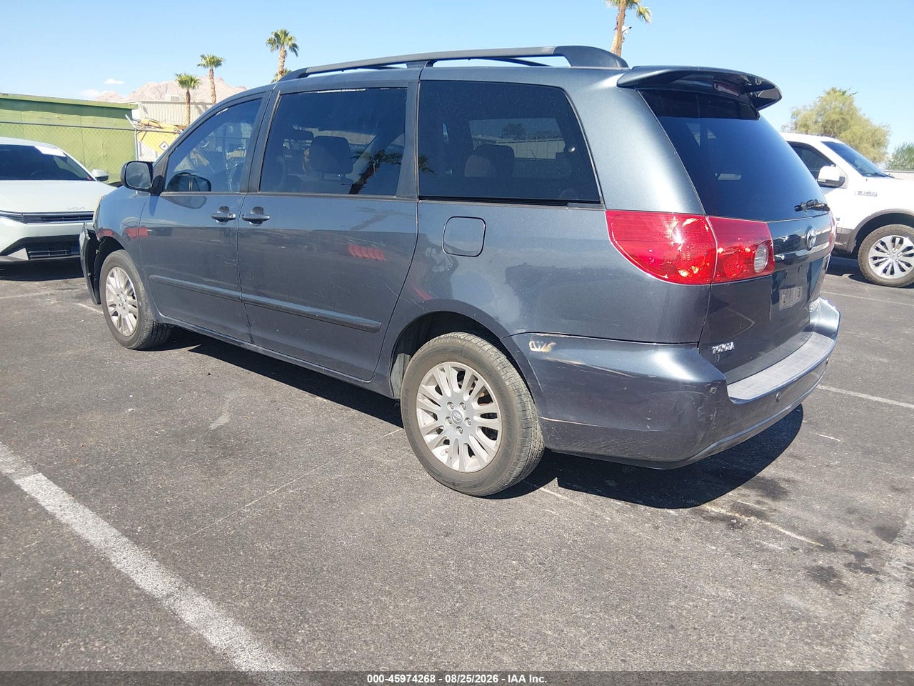 2008 TOYOTA SIENNA LE · 3/11