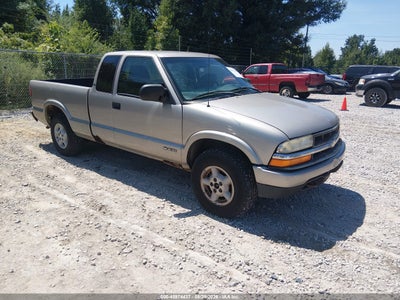 1GCDT19W328****** · 2002 CHEVROLET S-10 LS