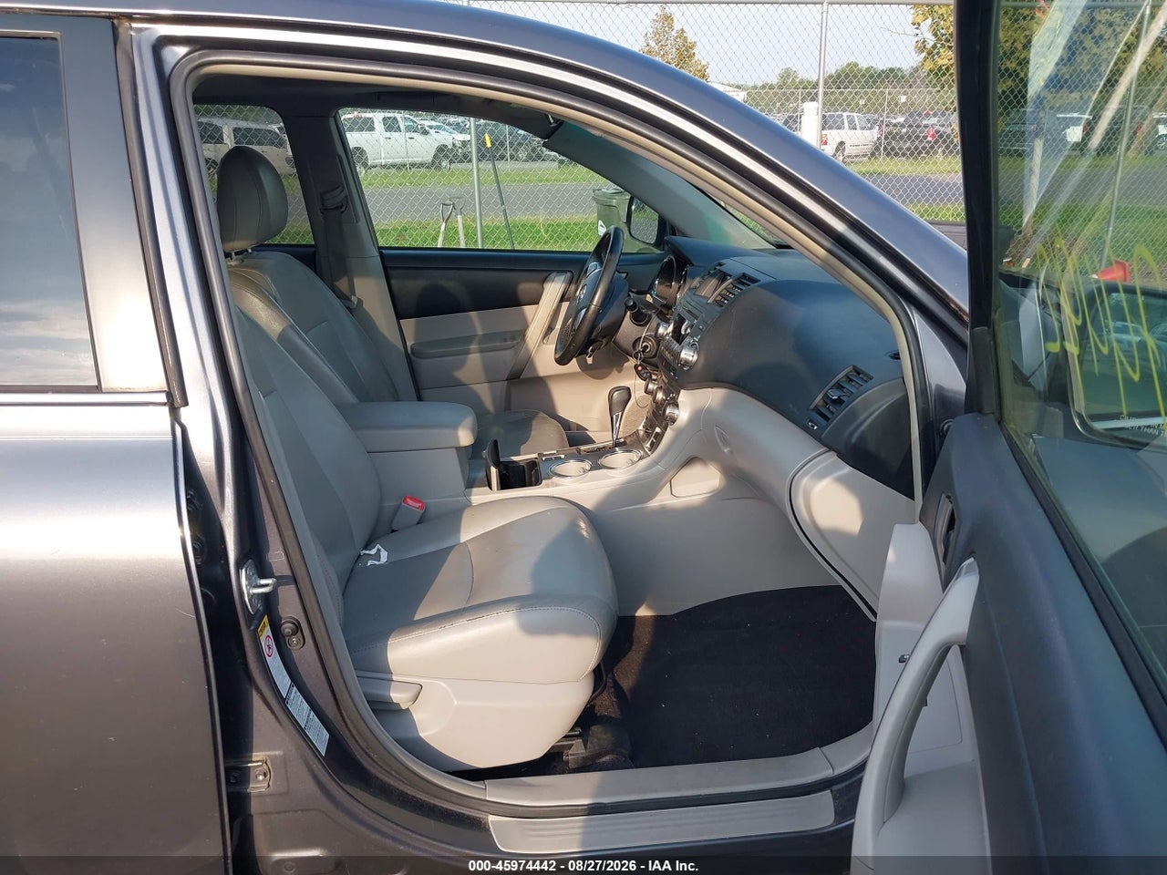 2011 TOYOTA HIGHLANDER SE V6 · 5/11