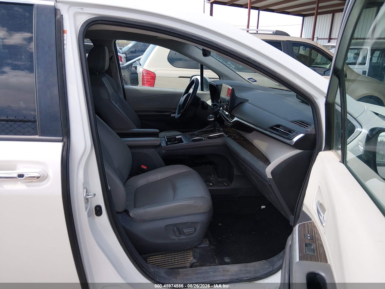 2021 TOYOTA SIENNA XLE · 5/10