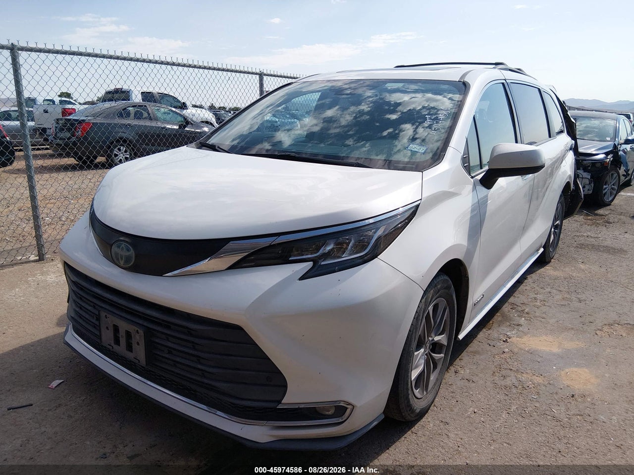 2021 TOYOTA SIENNA XLE · 2/10