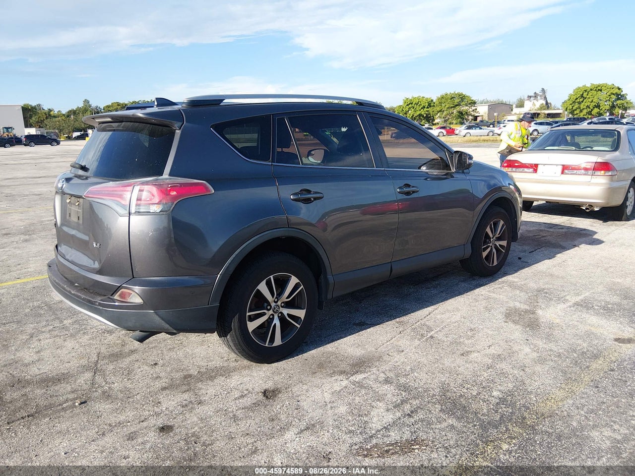 2017 TOYOTA RAV4 XLE · 4/11