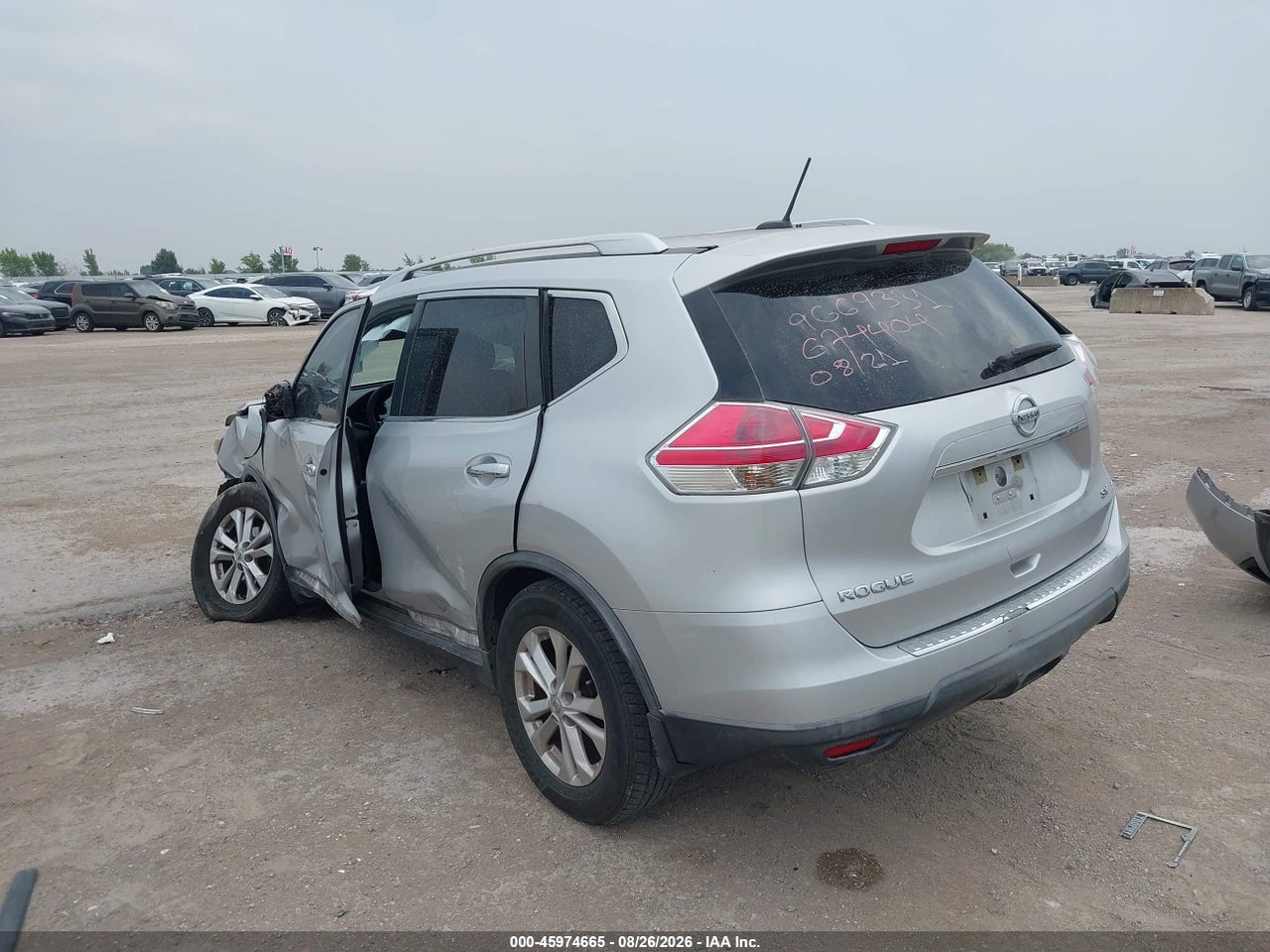 2016 NISSAN ROGUE SV · 3/11