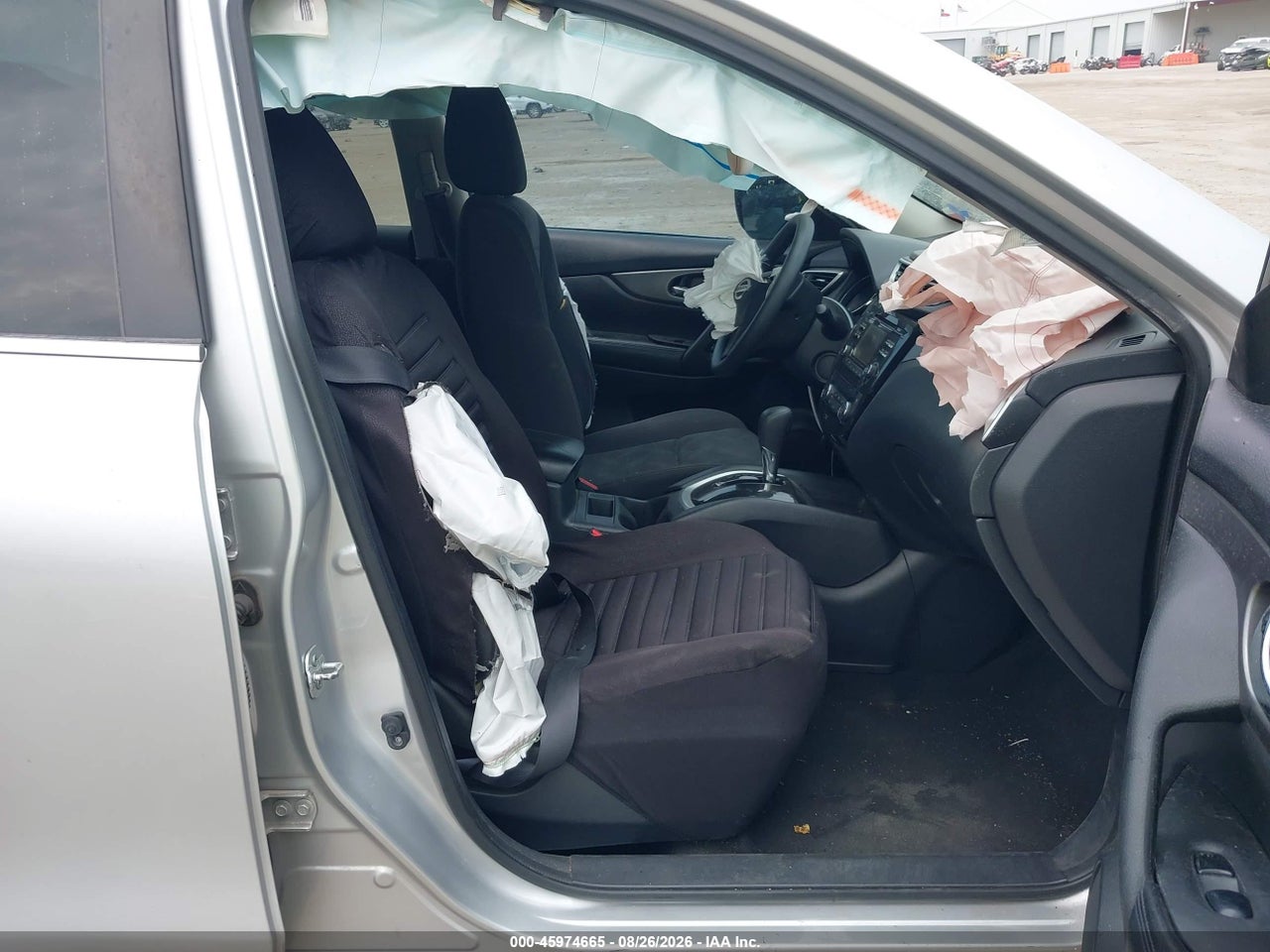 2016 NISSAN ROGUE SV · 5/11