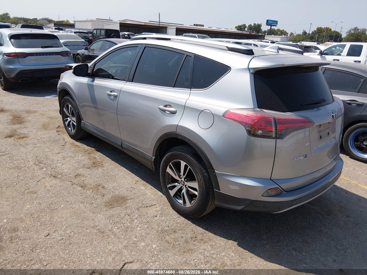 2018 TOYOTA RAV4 XLE · 3/11