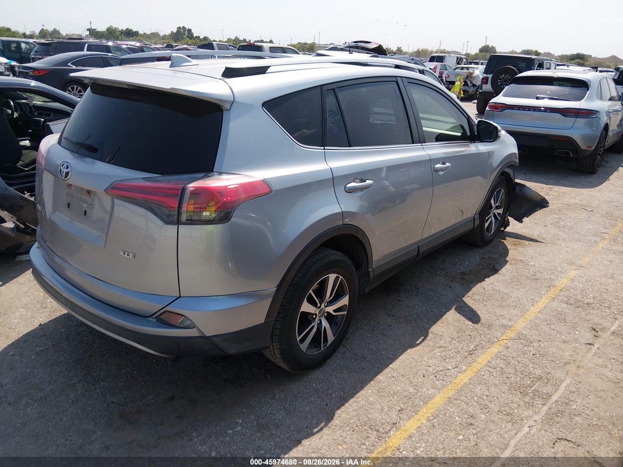 2018 TOYOTA RAV4 XLE · 4/11