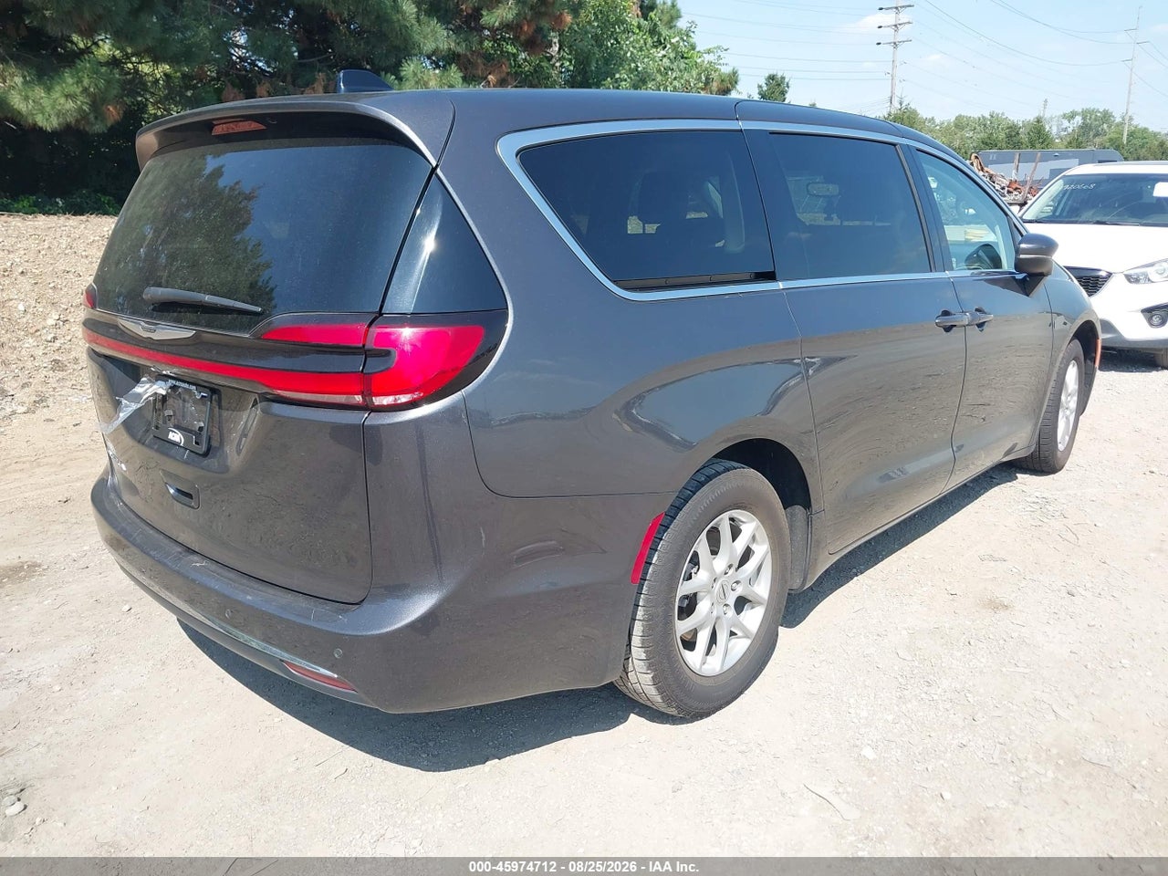 2023 CHRYSLER PACIFICA TOURING L · 4/11
