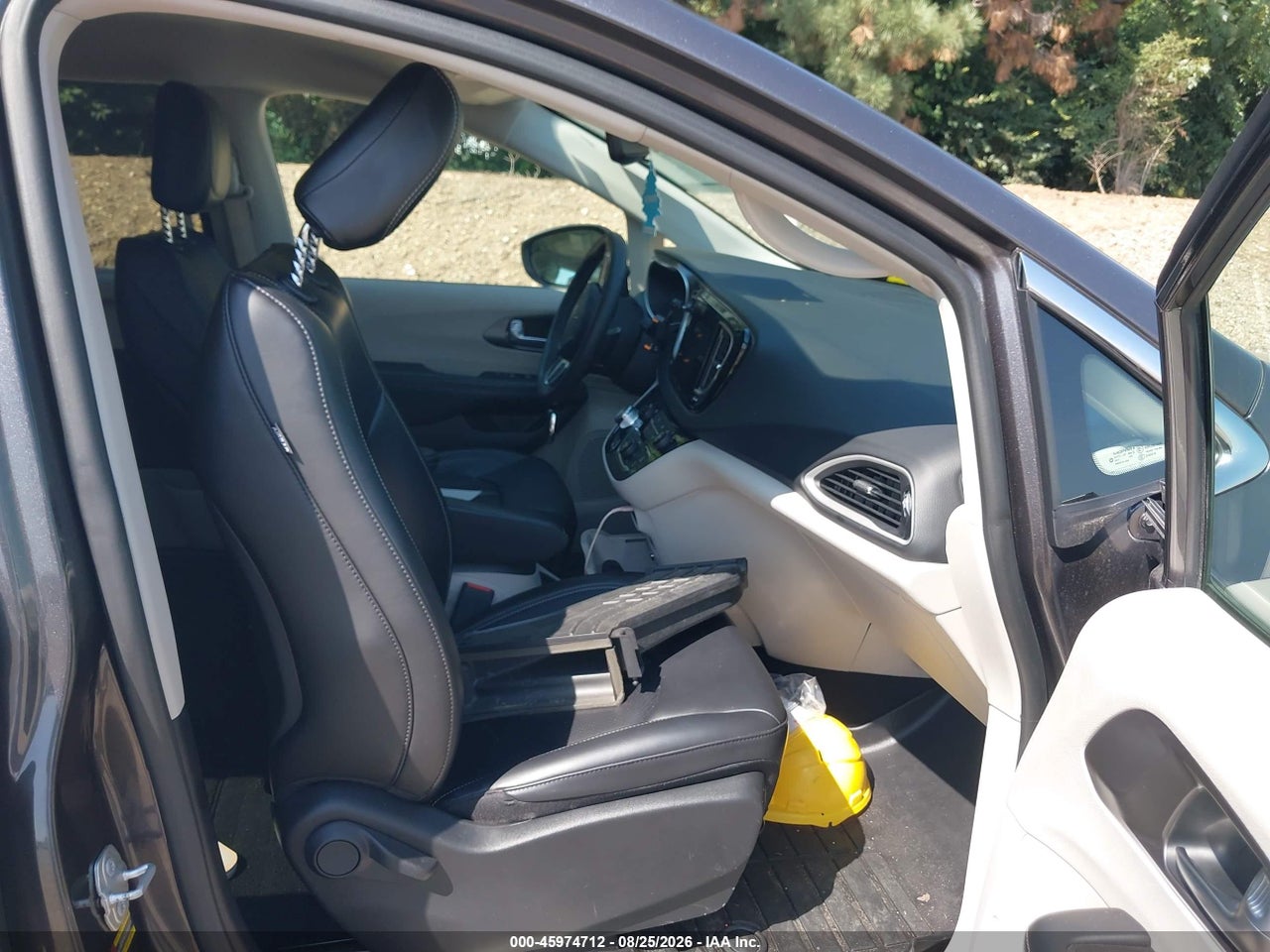2023 CHRYSLER PACIFICA TOURING L · 5/11