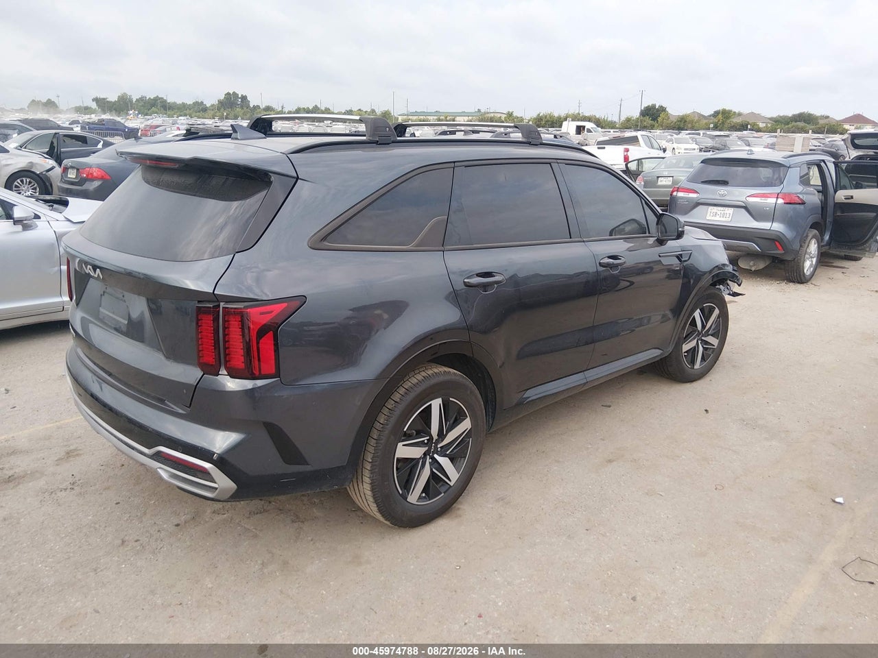2023 KIA SORENTO S · 4/10