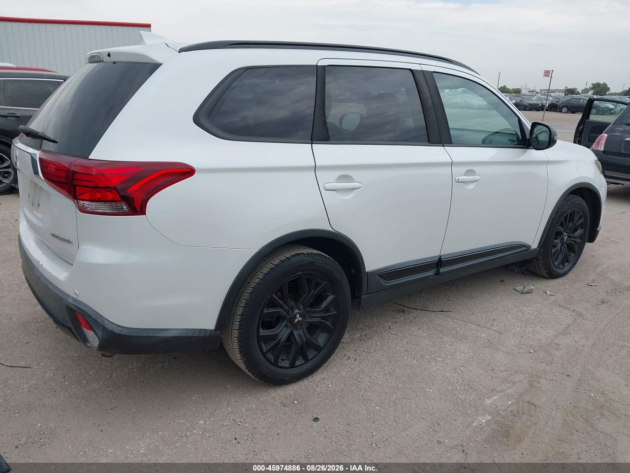 2018 MITSUBISHI OUTLANDER LE · 4/11