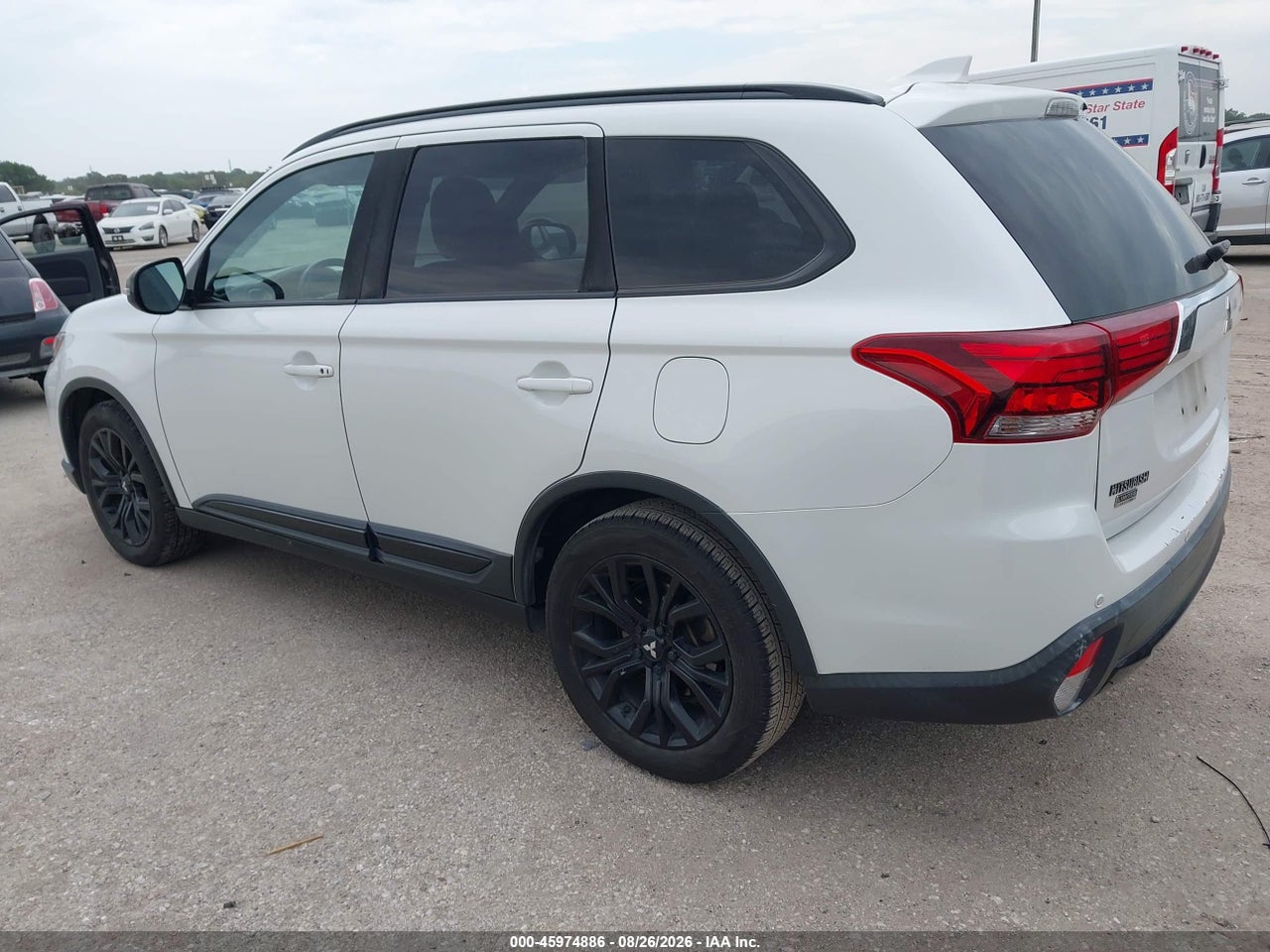 2018 MITSUBISHI OUTLANDER LE · 3/11