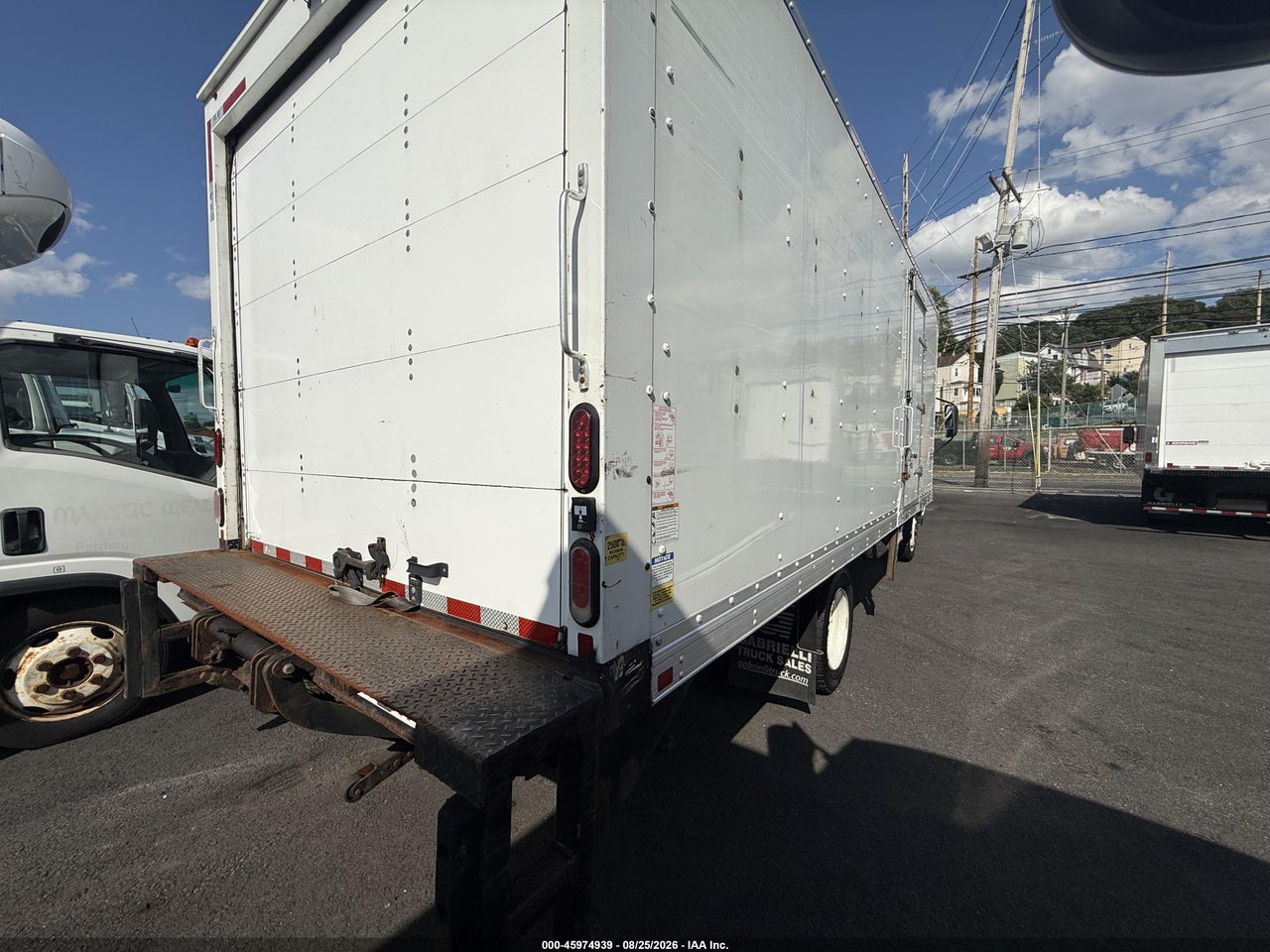 2020 HINO 195 COE · 3/11