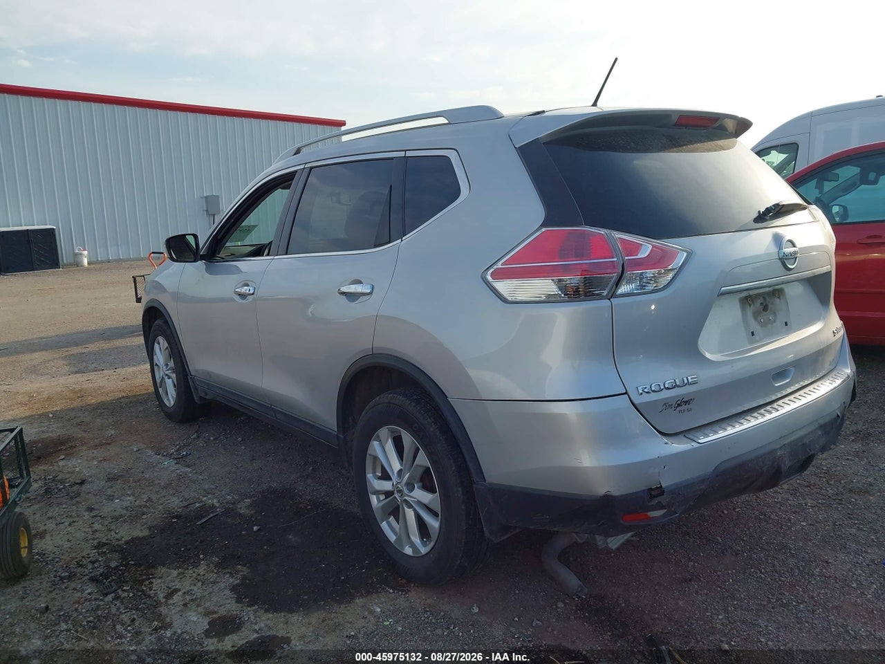 2015 NISSAN ROGUE SV · 3/11