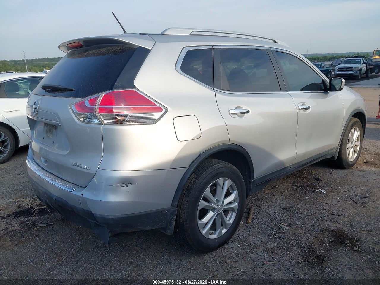 2015 NISSAN ROGUE SV · 4/11