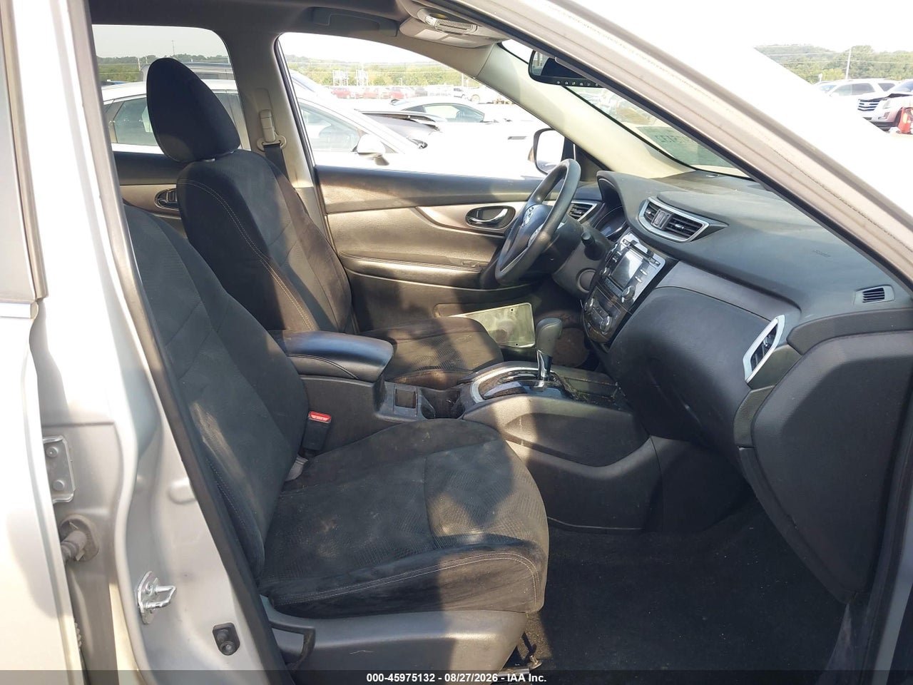 2015 NISSAN ROGUE SV · 5/11