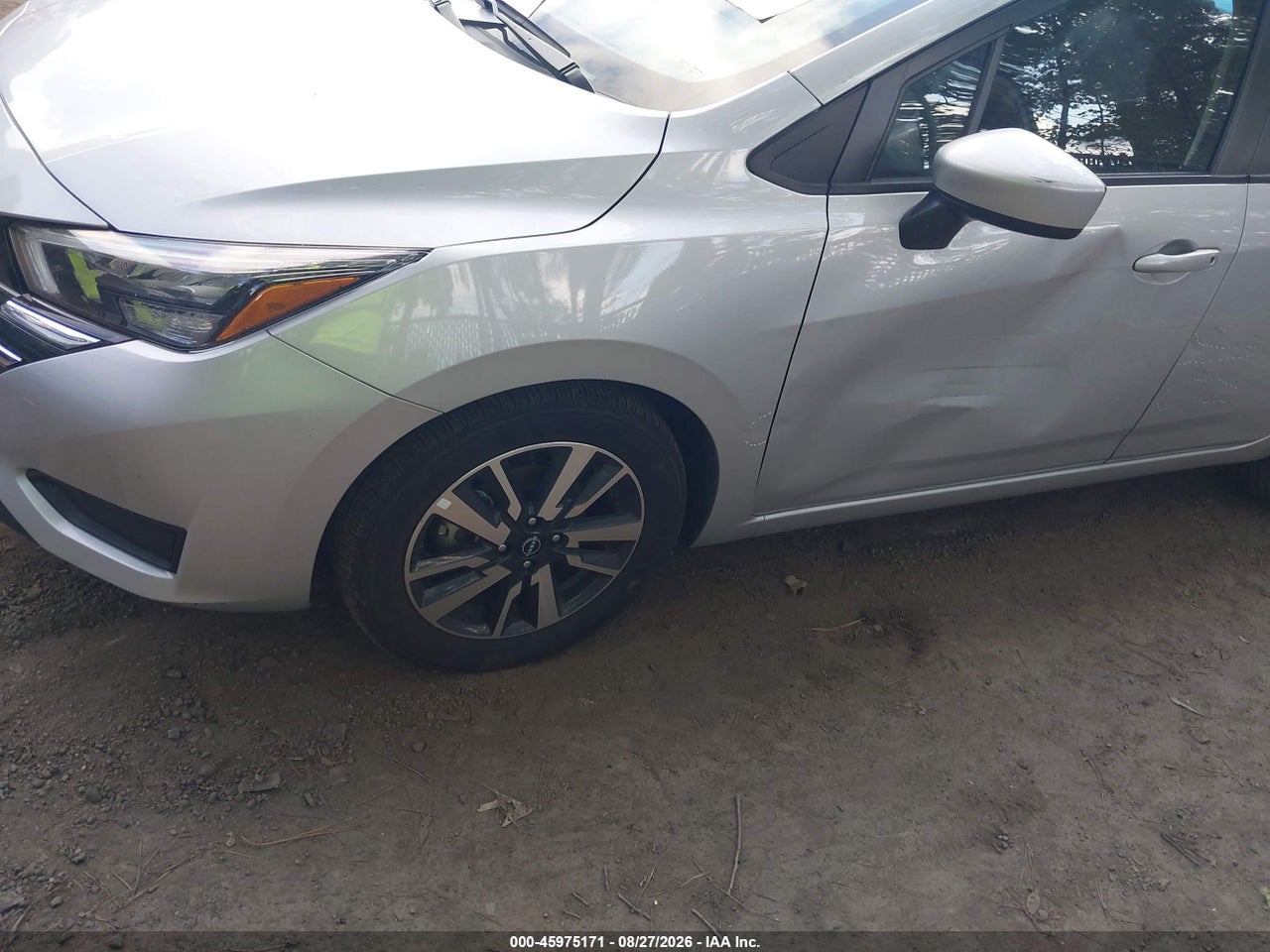 2025 NISSAN VERSA 1.6 SV · 6/11
