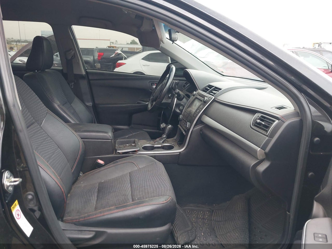 2015 TOYOTA CAMRY SE · 5/11