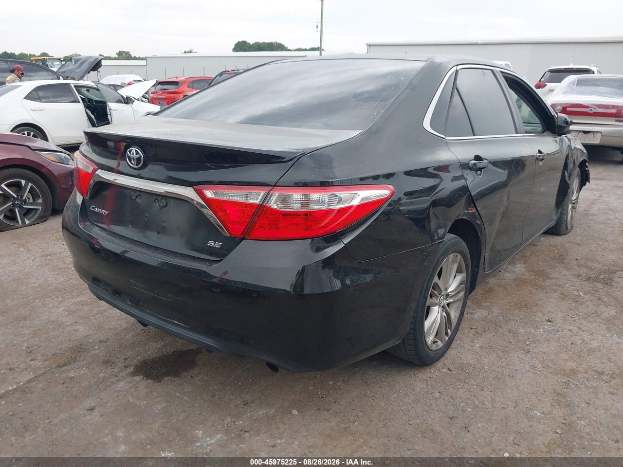 2015 TOYOTA CAMRY SE · 4/11