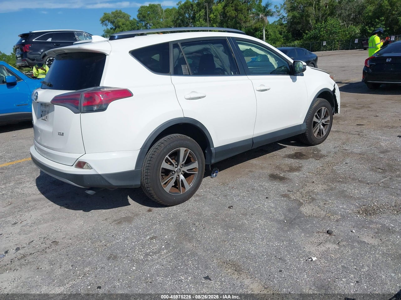 2018 TOYOTA RAV4 XLE · 4/11