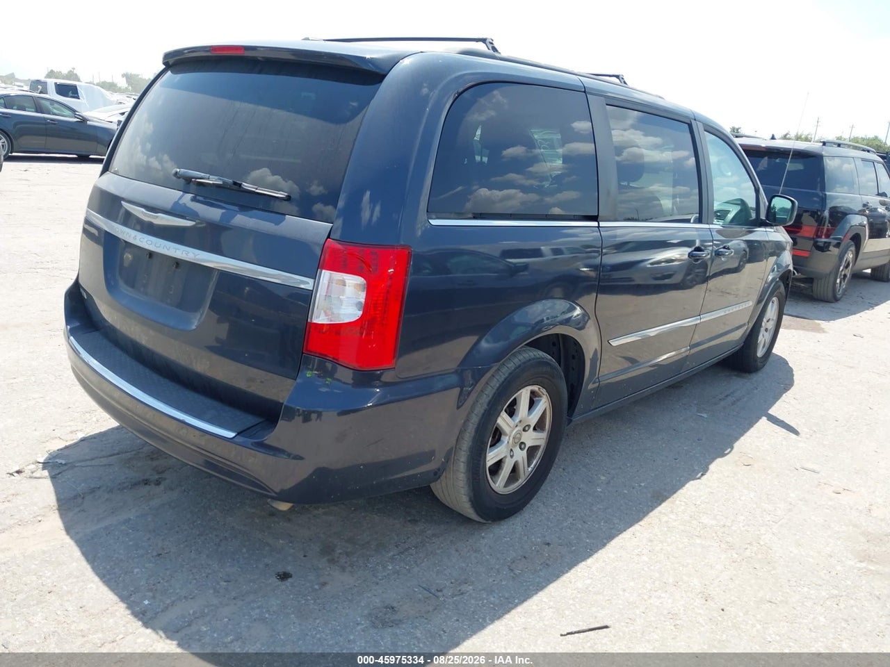 2013 CHRYSLER TOWN &amp; COUNTRY TOURING · 4/11