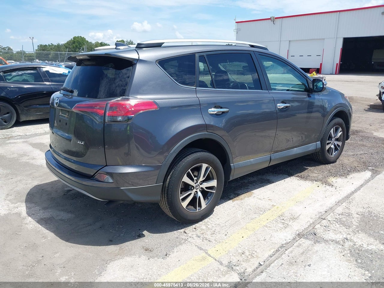 2018 TOYOTA RAV4 XLE · 4/11