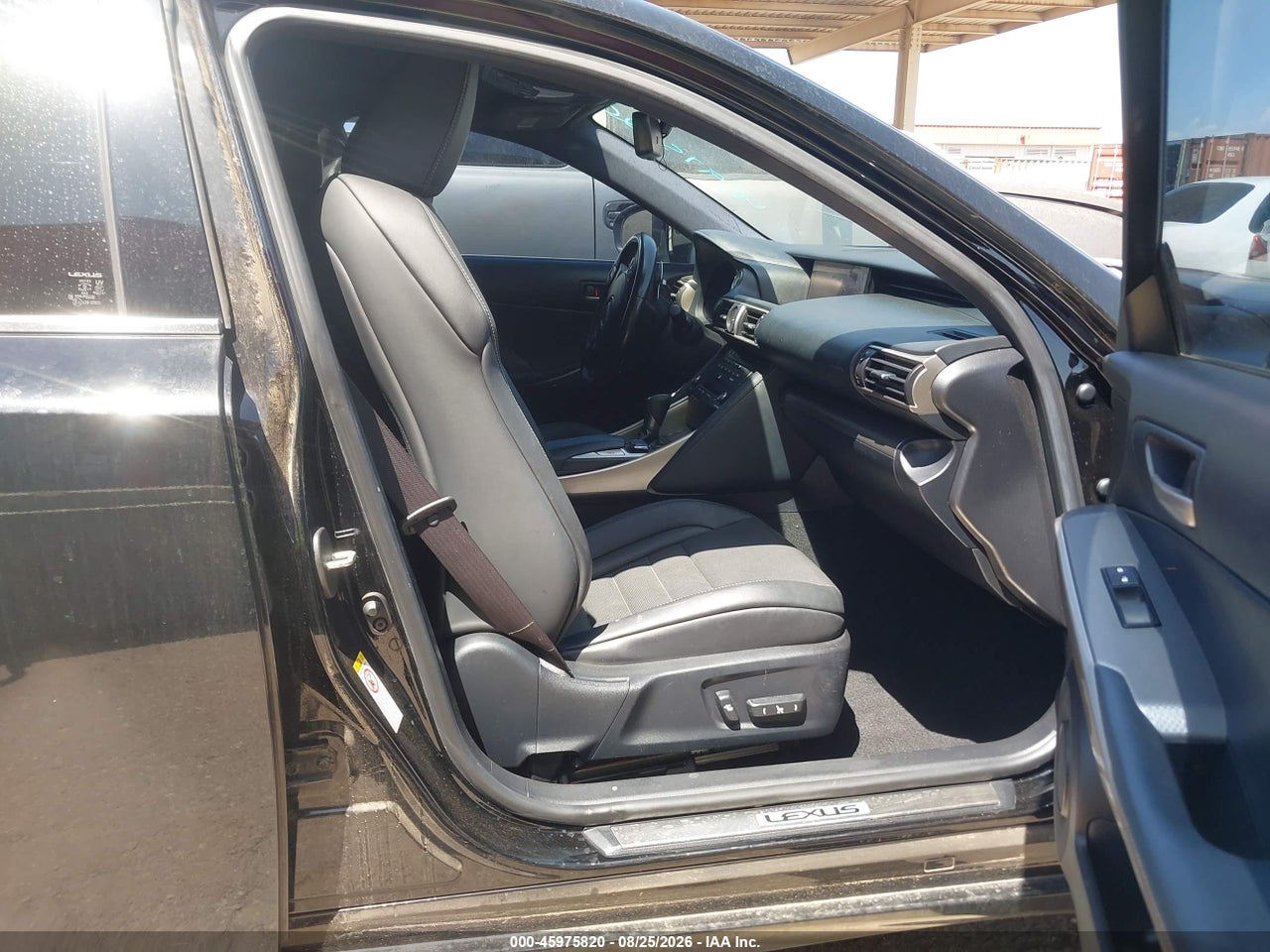 2017 LEXUS IS 200T · 5/11
