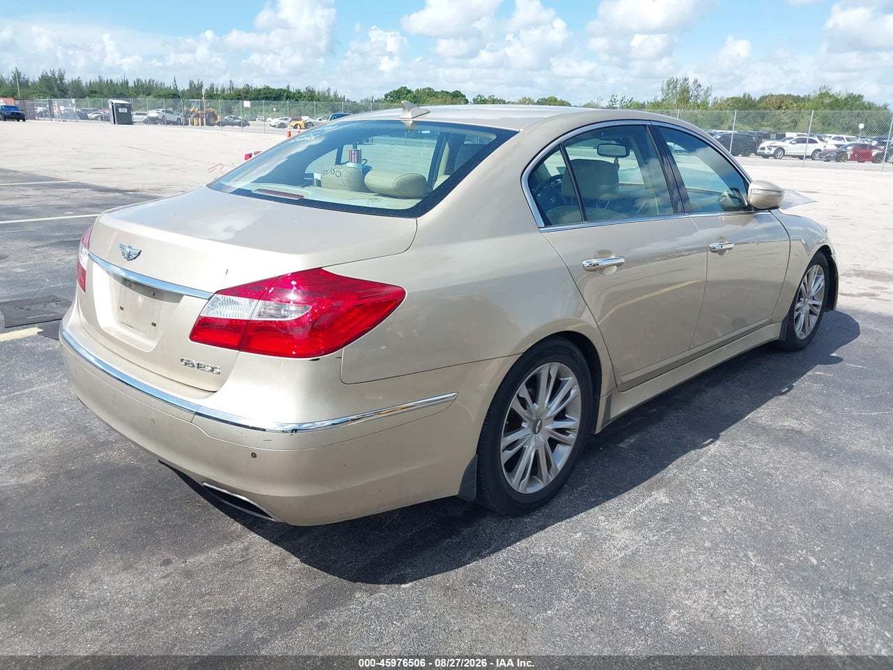 2012 HYUNDAI GENESIS 3.8 · 4/11